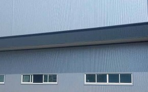 俊哥鋼構團隊討論台中鋼構增建工程圖紙